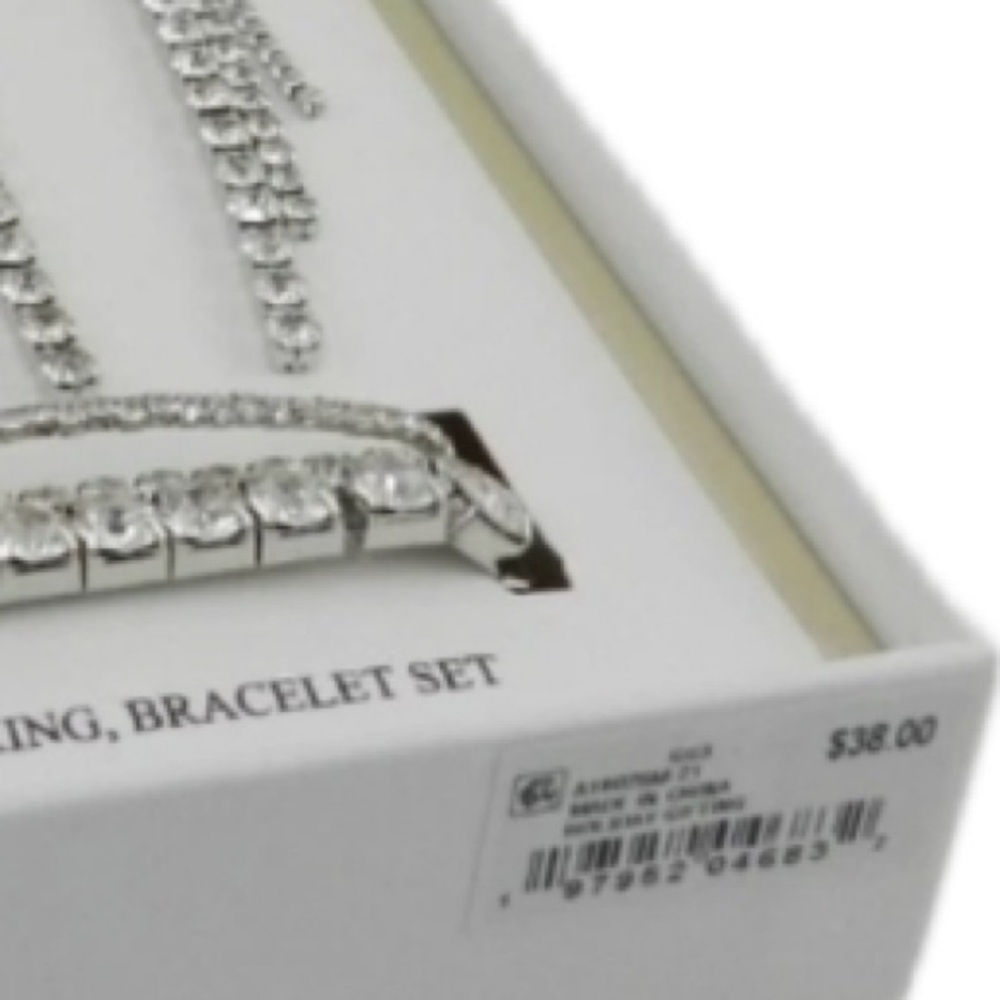 Guess Silver Rhinestone Jewelry Set - Necklace, Earrings & Bracelet NIB MSRP $38 - Picture 7 of 7